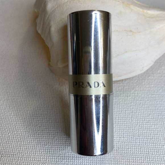 Bundle of two Prada Monochrome Mini Lipstick - Hyper Matte P56 Notte - Picture 5 of 7